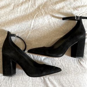 Black wedges